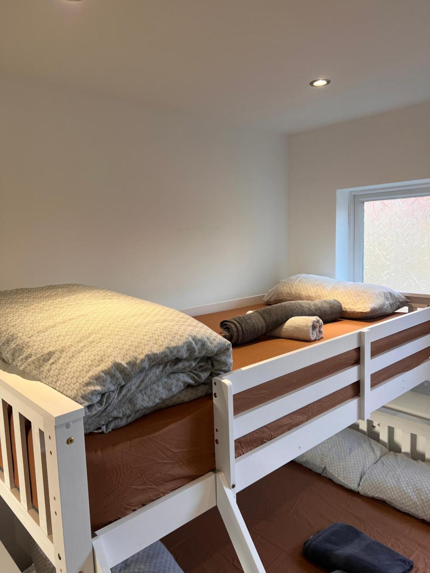 1 Bedroom & Bathroom Dorney Exteriör bild