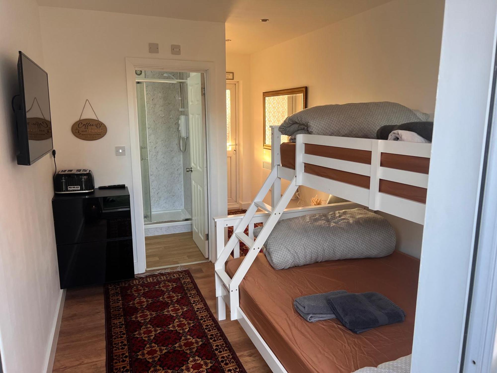 1 Bedroom & Bathroom Dorney Exteriör bild