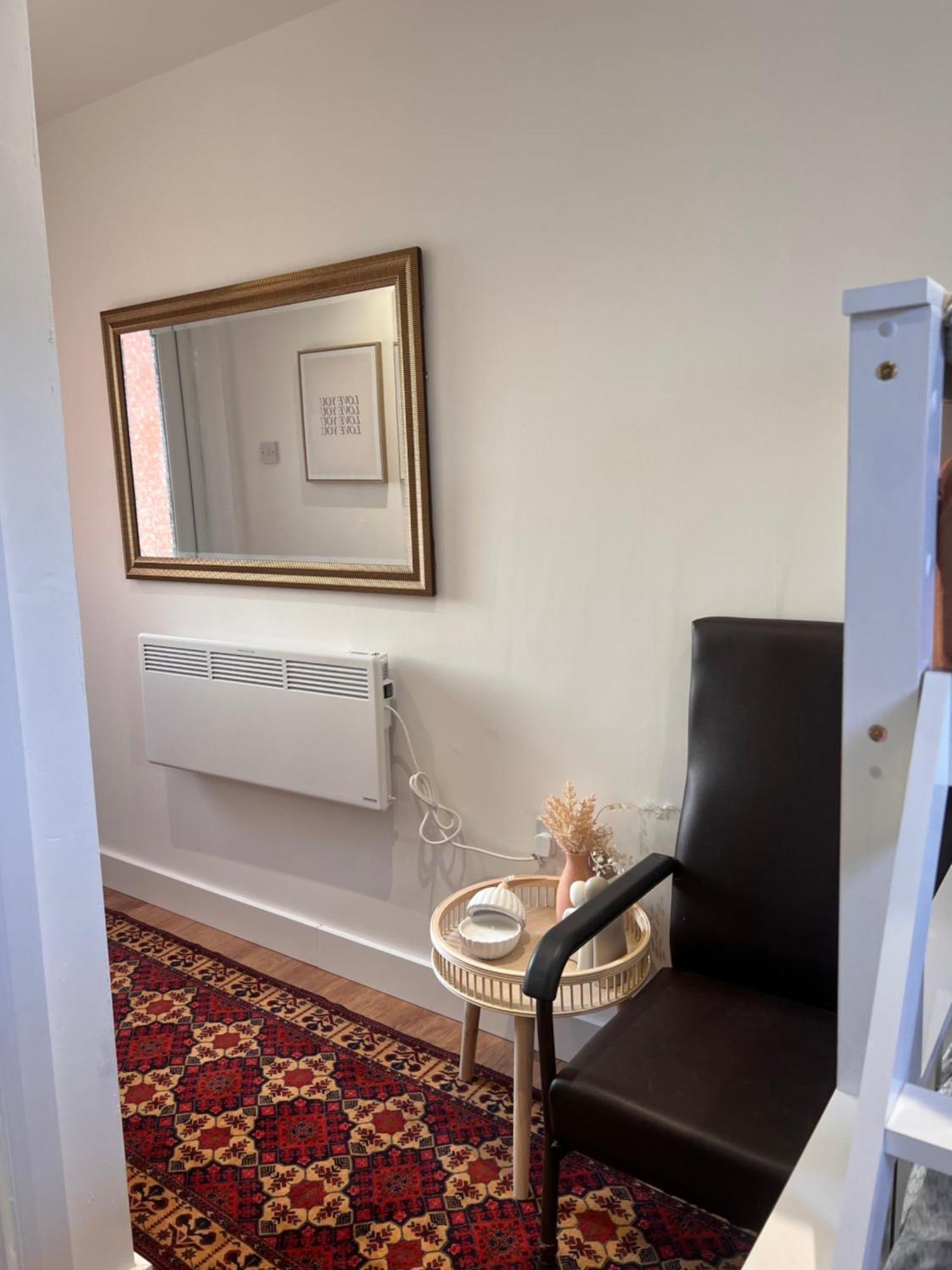 1 Bedroom & Bathroom Dorney Exteriör bild