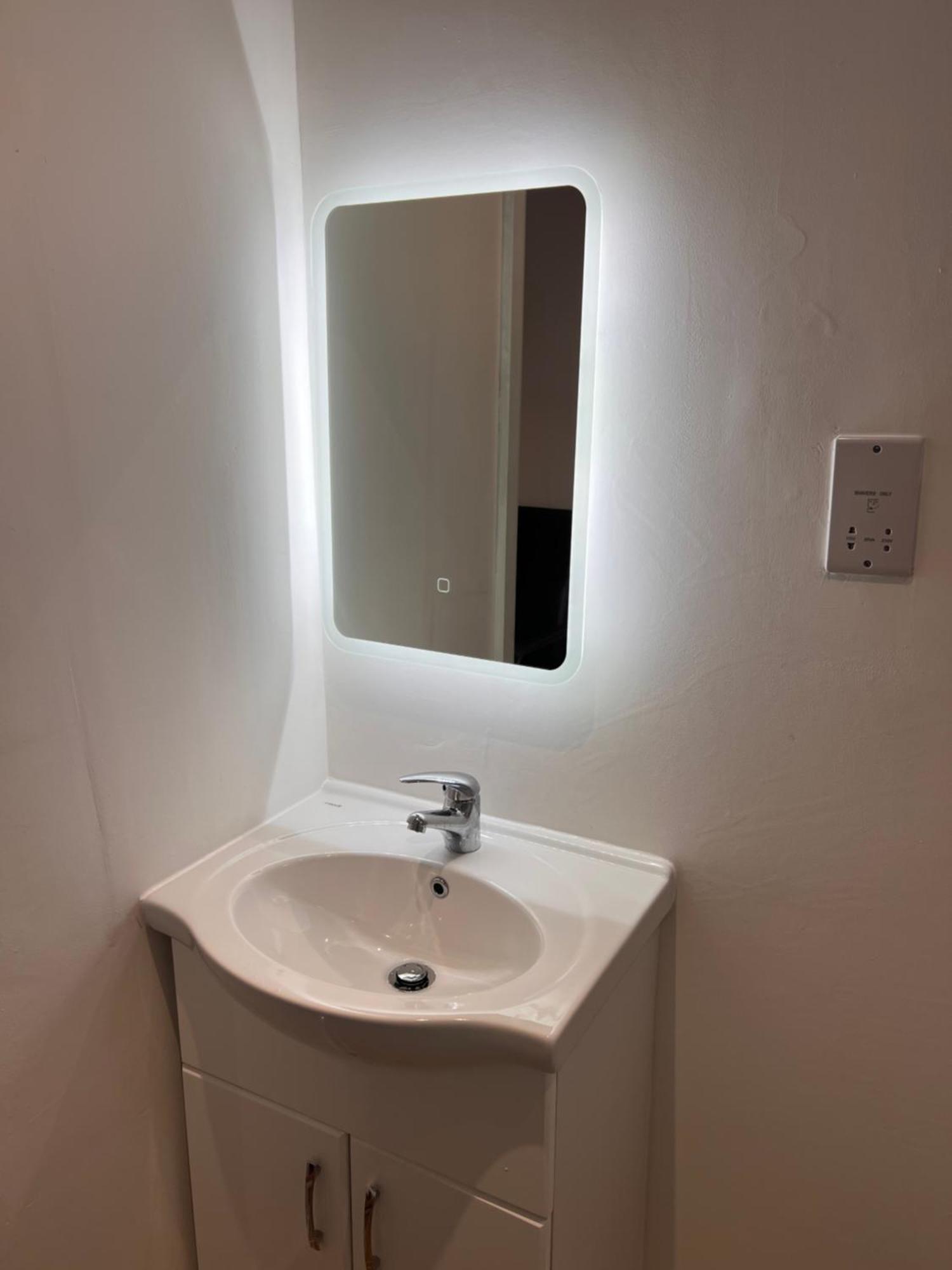 1 Bedroom & Bathroom Dorney Exteriör bild